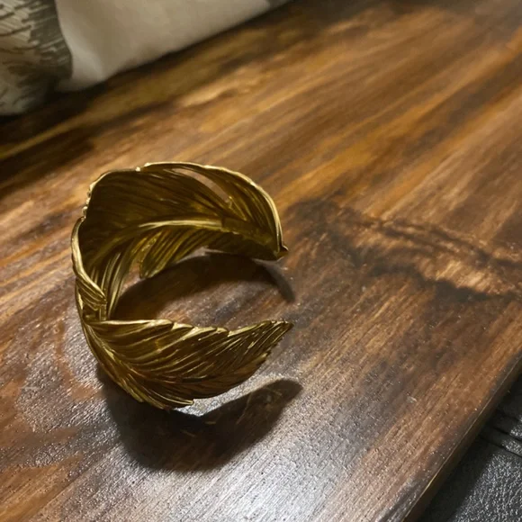 Gold leaf bracelet - Picture 2 of 3